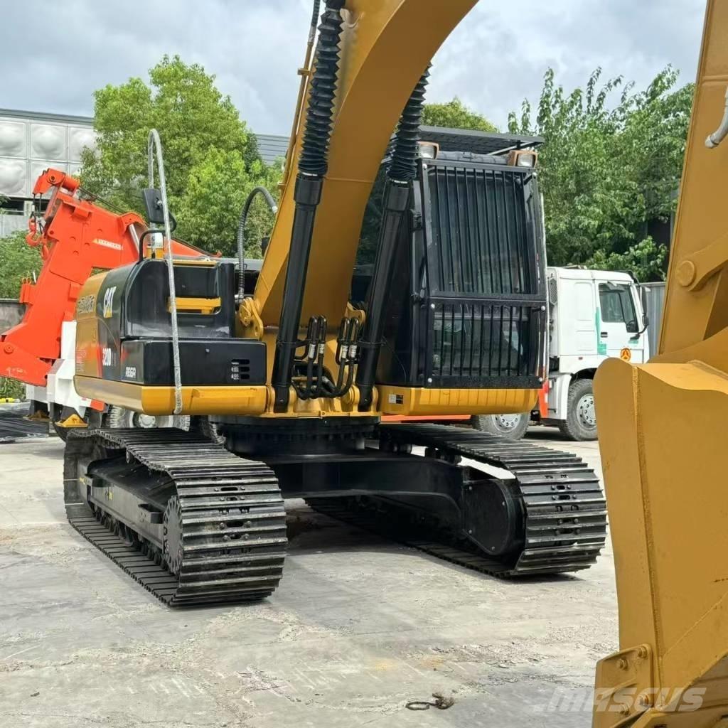 CAT 320D2 履带挖掘机