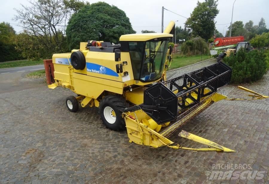 New Holland TC 54 联合收割机