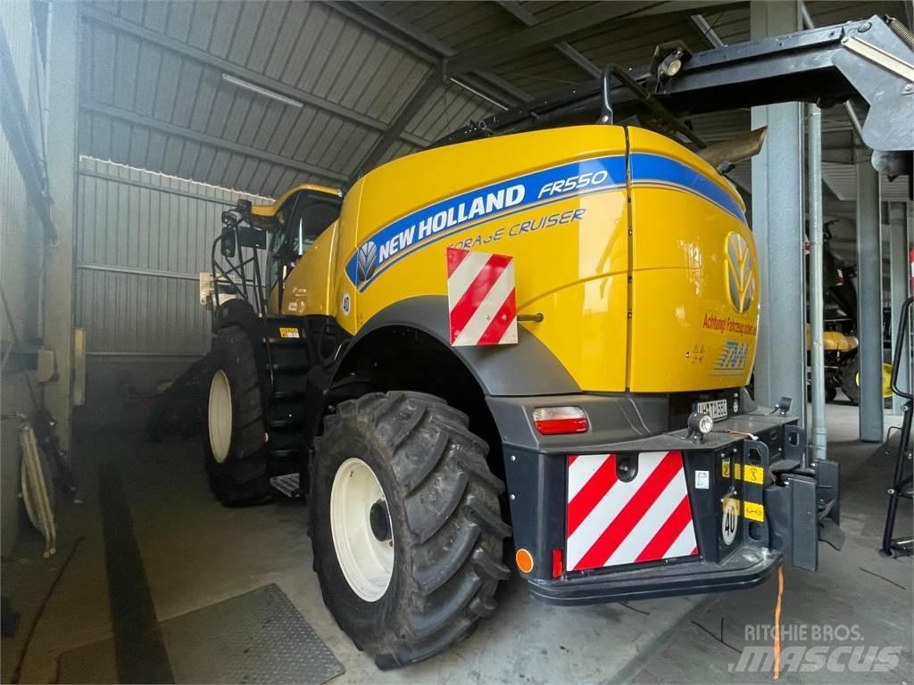 New Holland FR550 自走式青贮饲料收割机