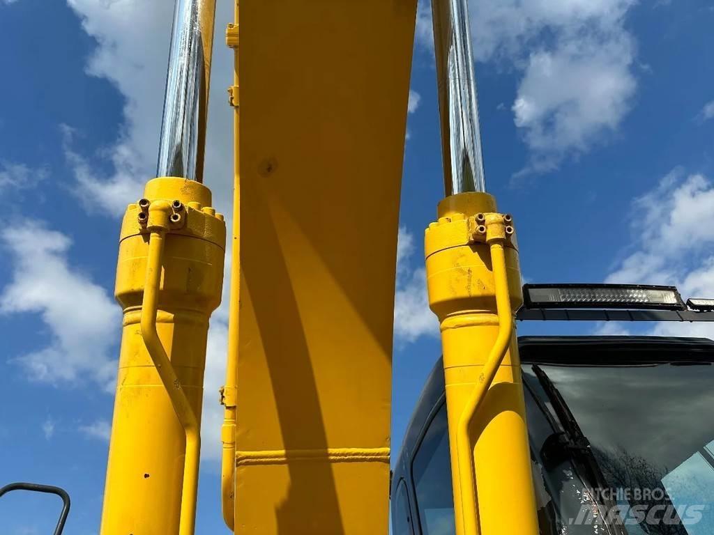 New Holland E215 履带挖掘机