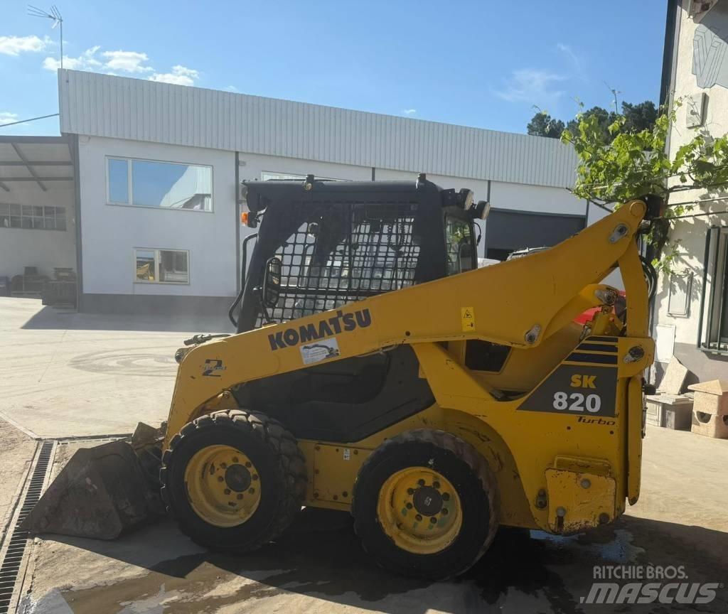 Komatsu SK 820-5 滑移装载机