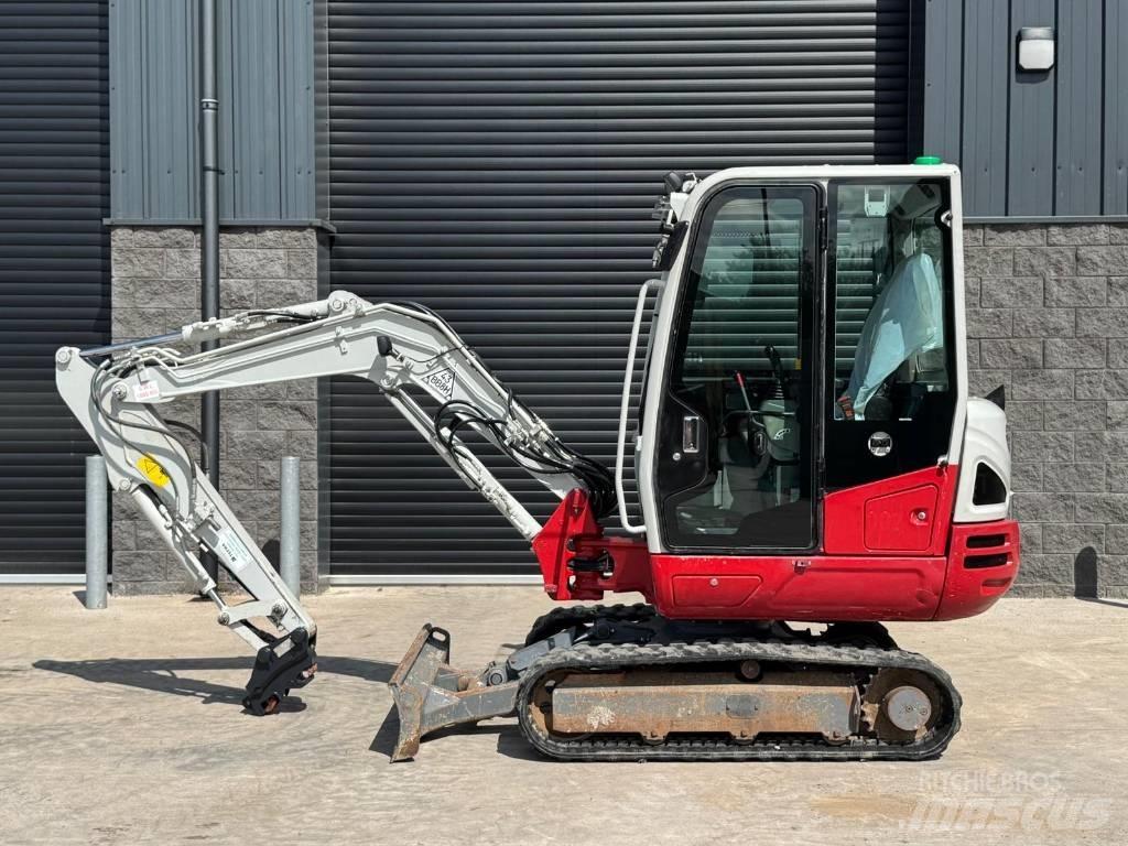 Takeuchi TB 230 小型挖掘机