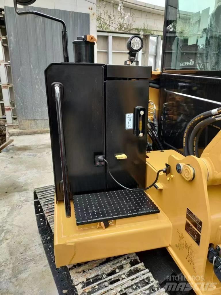 CAT 305.5 小型挖掘机