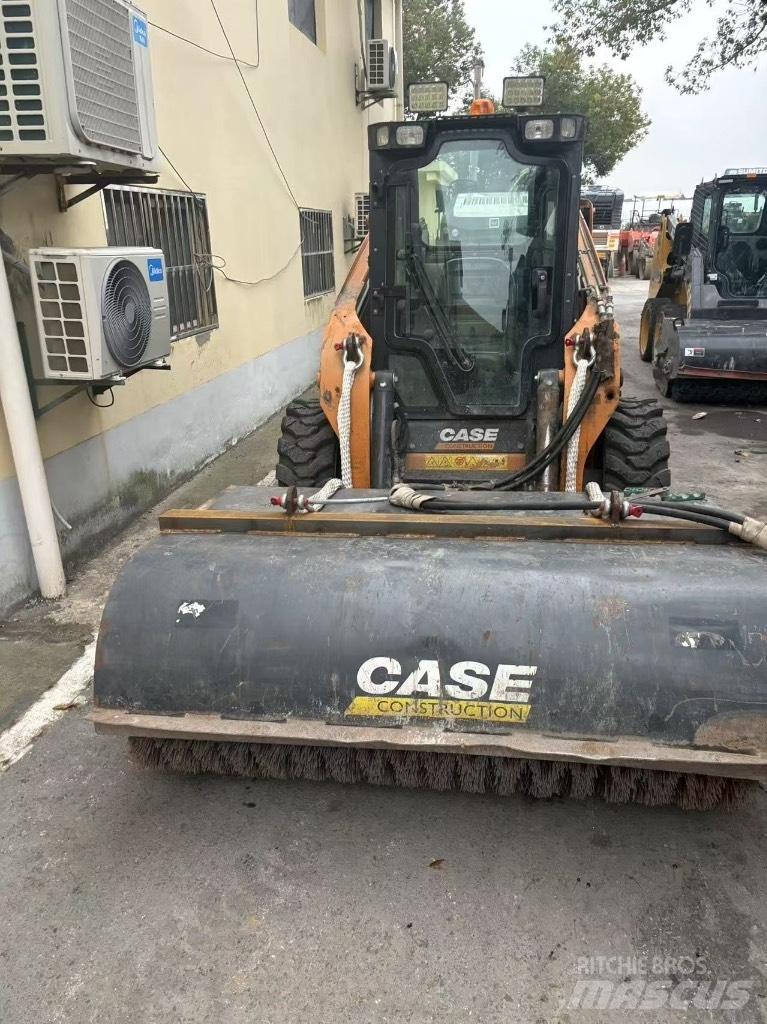 CASE SR 220B 滑移装载机