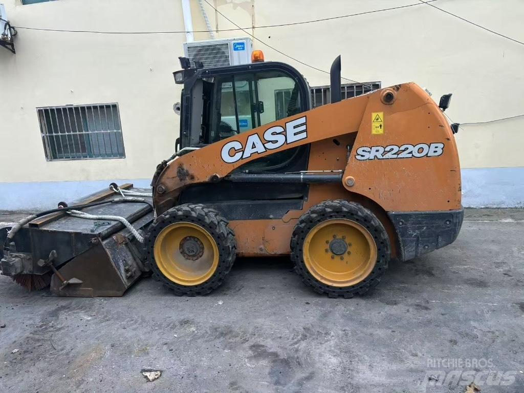 CASE SR 220B 滑移装载机
