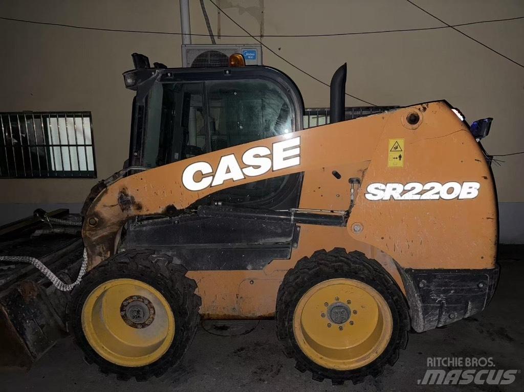CASE SR 220B 滑移装载机