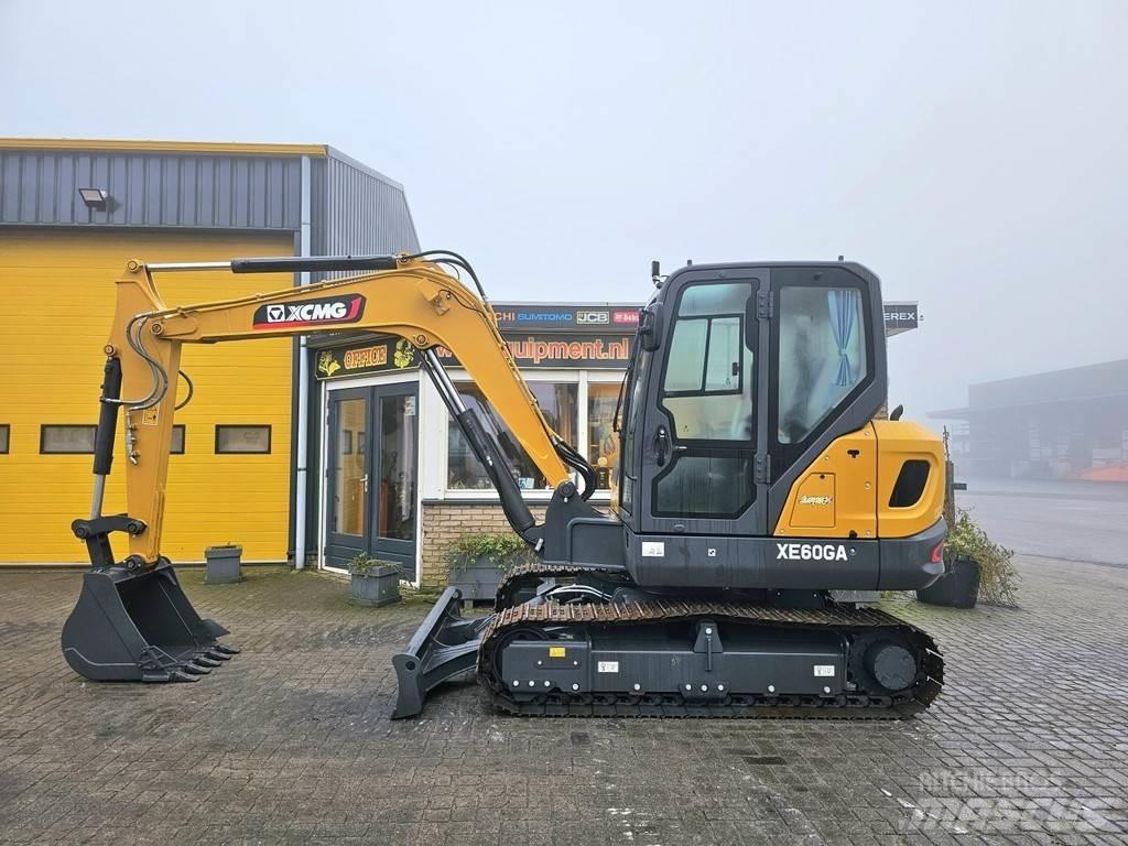 XCMG XE60GA 小型挖掘机