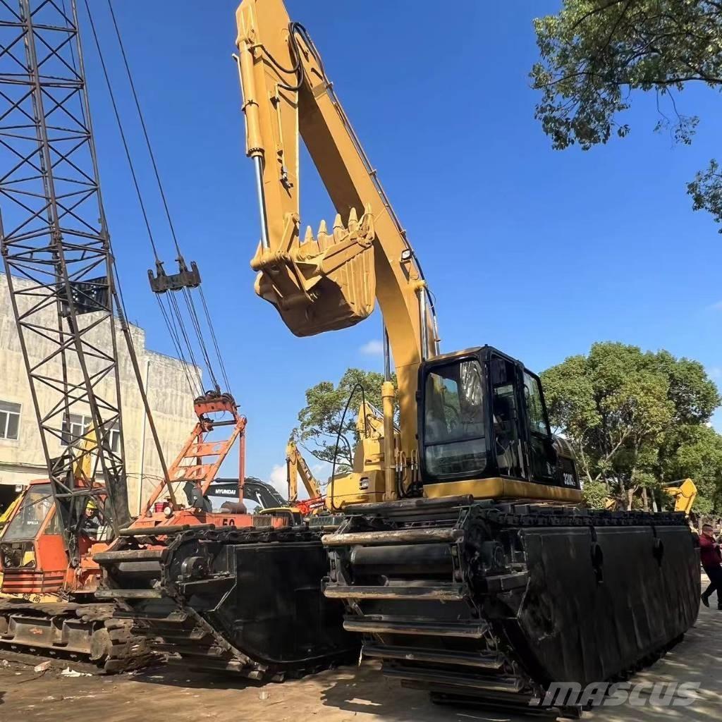 CAT 320 C 水陆两栖挖掘机