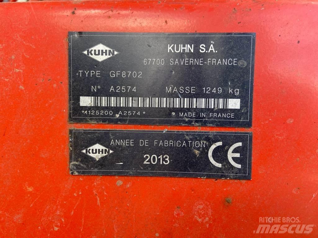 Kuhn GF8702 犁耙和摊草机