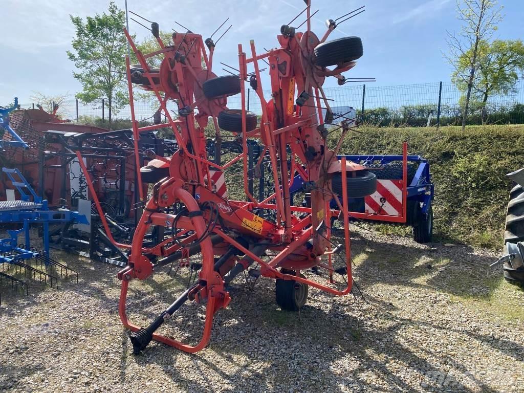 Kuhn GF8702 犁耙和摊草机