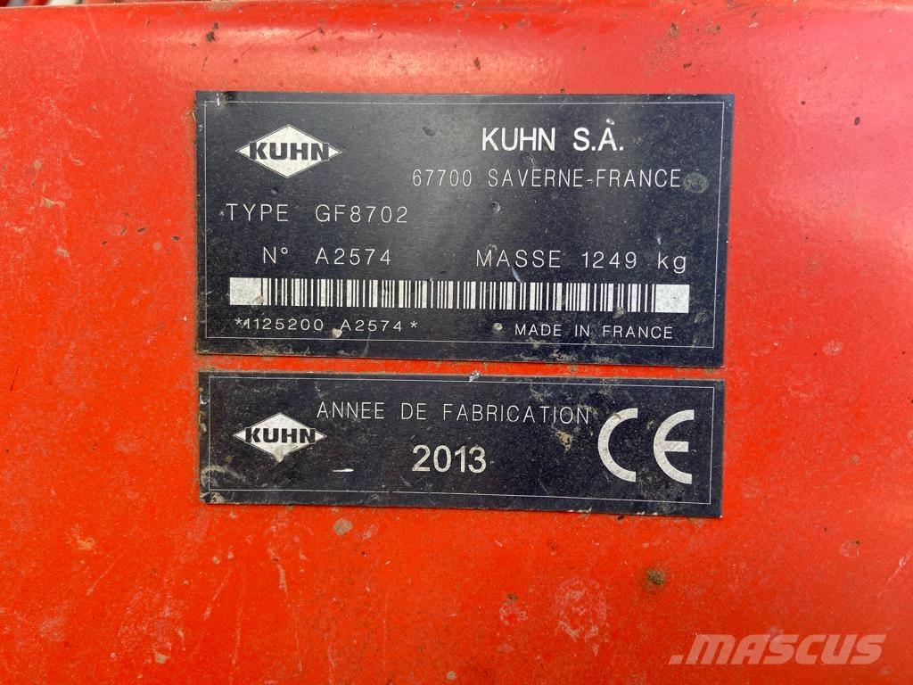 Kuhn GF8702 犁耙和摊草机