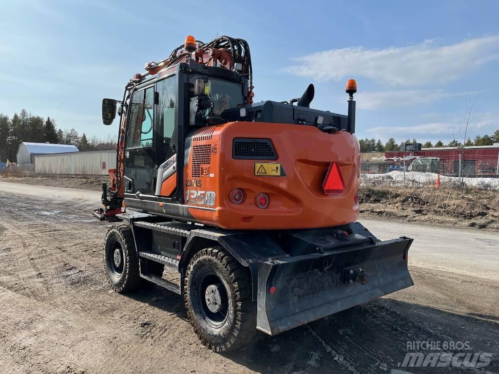 Hitachi ZX135W-7 轮式挖掘机