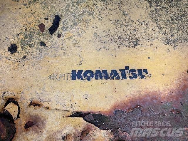 Komatsu PC200-7 中型挖掘机