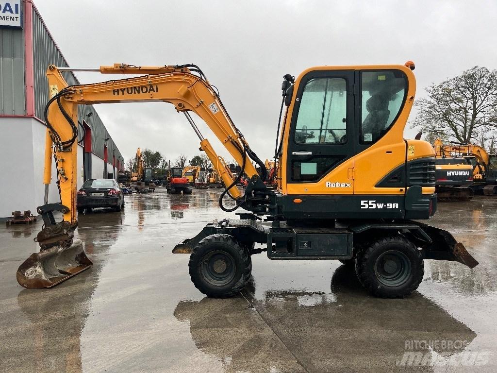 Hyundai R55W-9A 轮式挖掘机