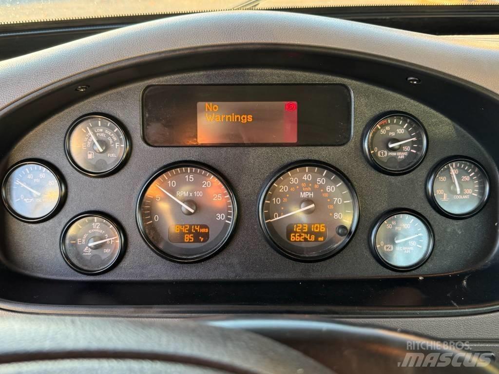 Peterbilt 348 救援车