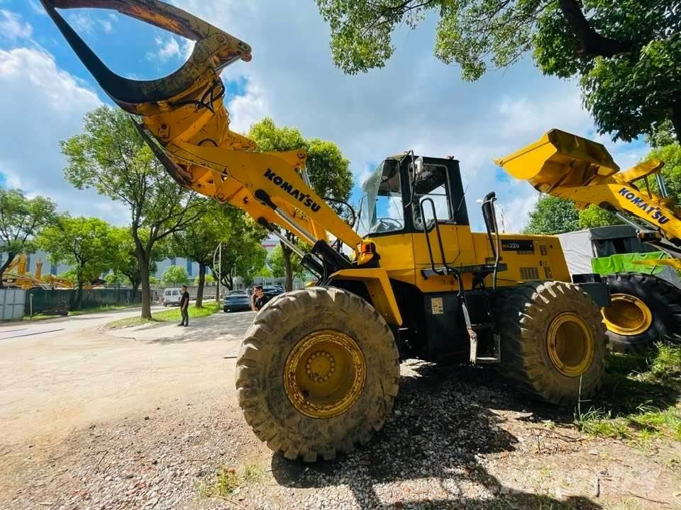 Komatsu WA320 轮式装载机