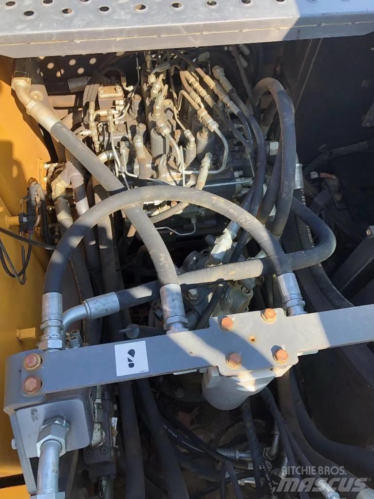 Volvo EC220EL 中型挖掘机