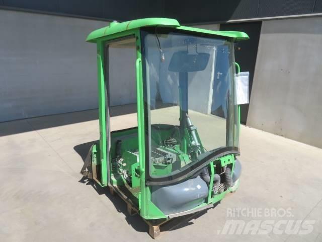 Volvo L30B / L35B 驾驶室与内部