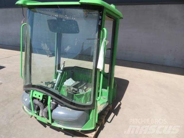 Volvo L30B / L35B 驾驶室与内部