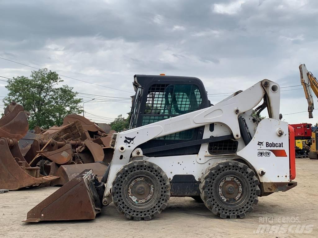 Bobcat S 740 滑移装载机