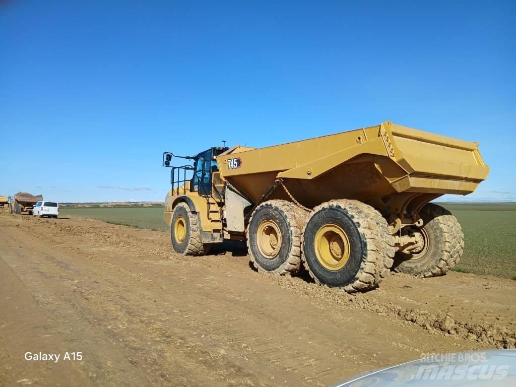 CAT 745 铰接式自卸车