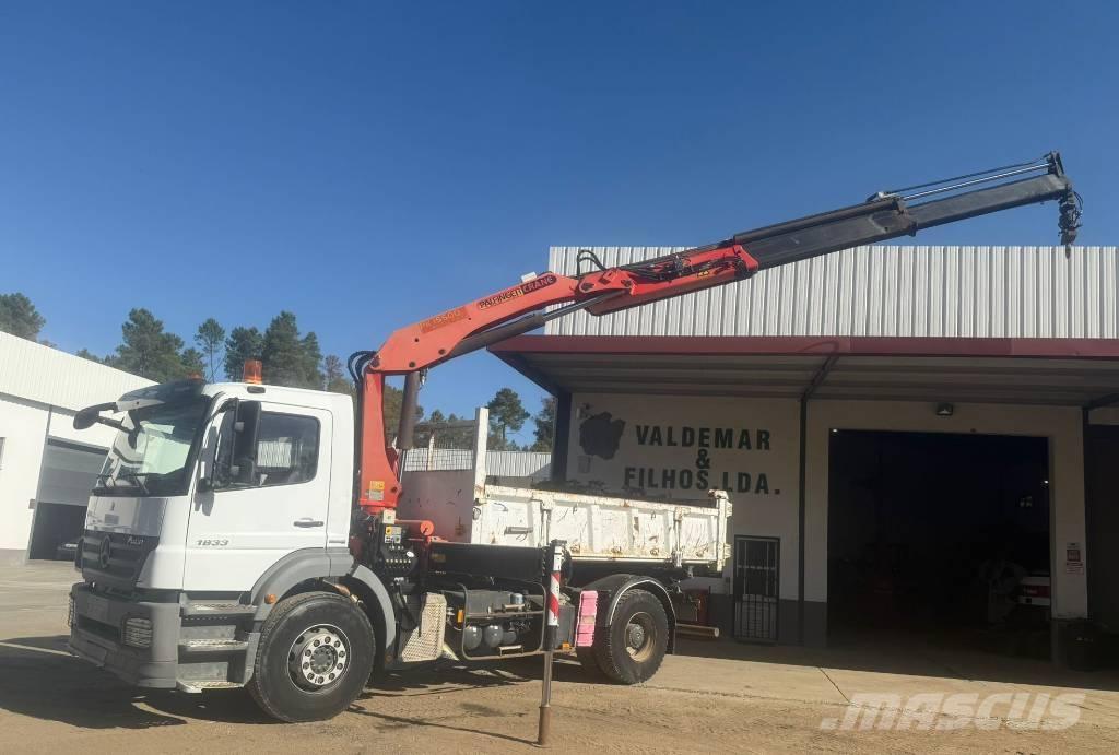 Mercedes-Benz 1833 自卸式货车