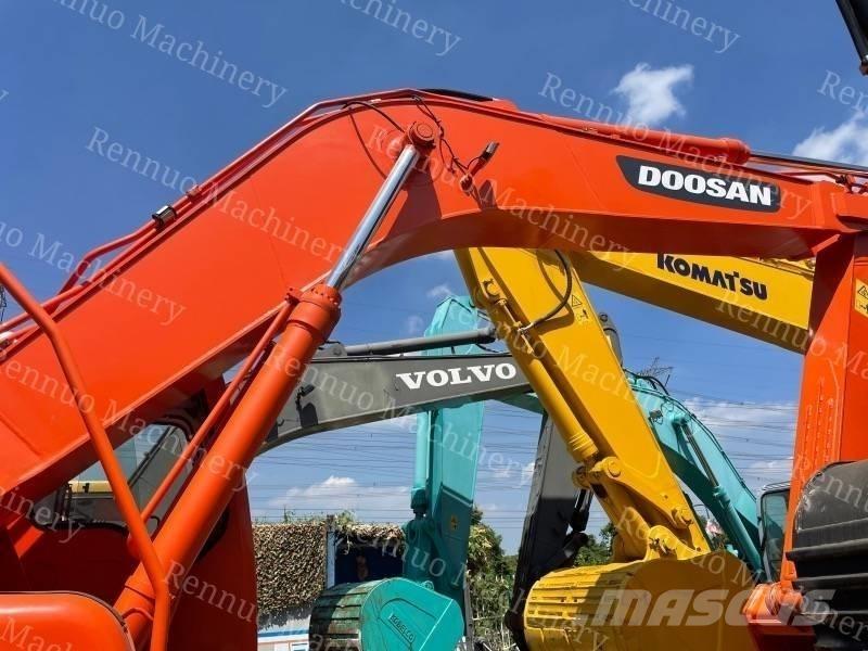 Doosan DH 300 LC-7 履带挖掘机