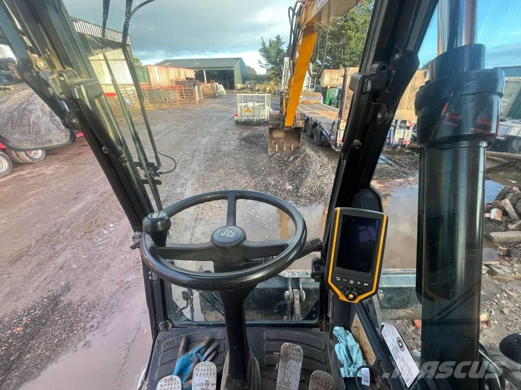 JCB JS 145 W 轮式挖掘机
