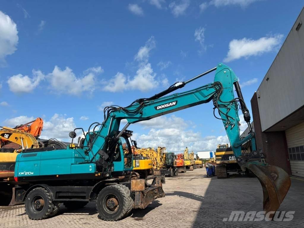 Doosan DX 210 W 轮式挖掘机