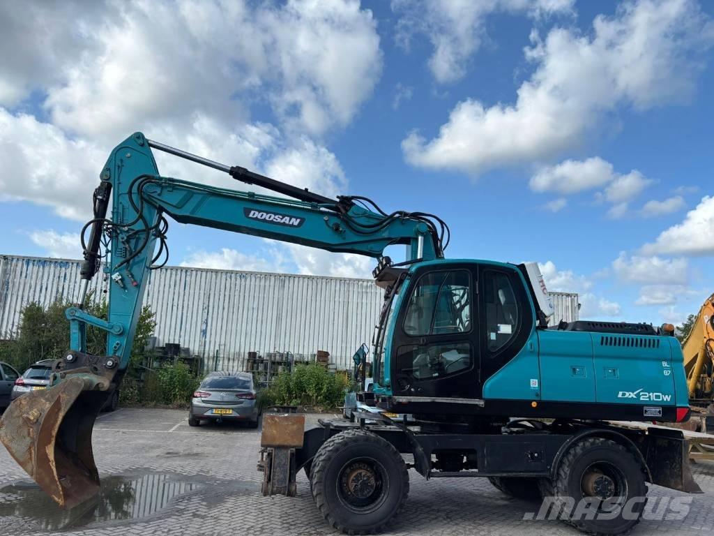 Doosan DX 210 W 轮式挖掘机