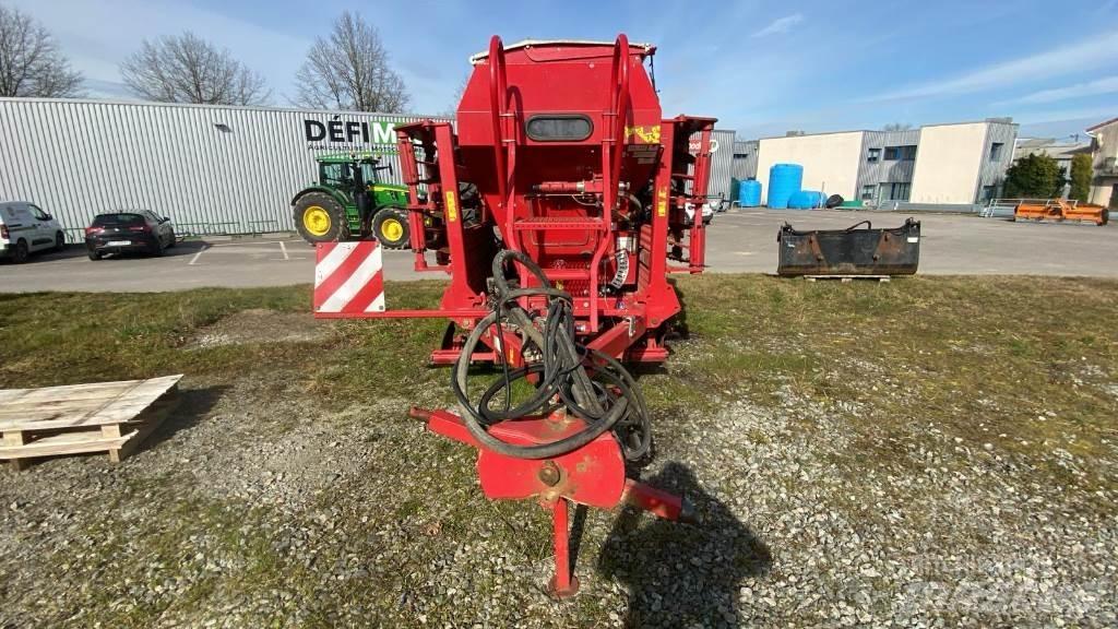 Horsch PRONTO 4 DC 多功能条播机