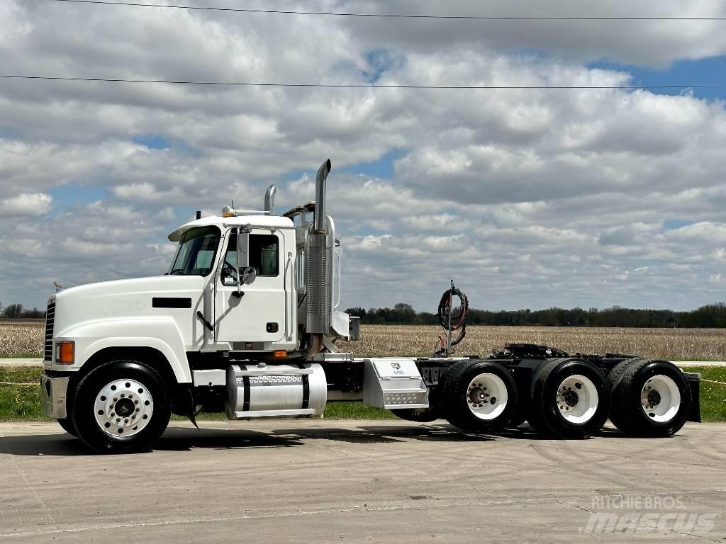 Mack CH 613 牵引车