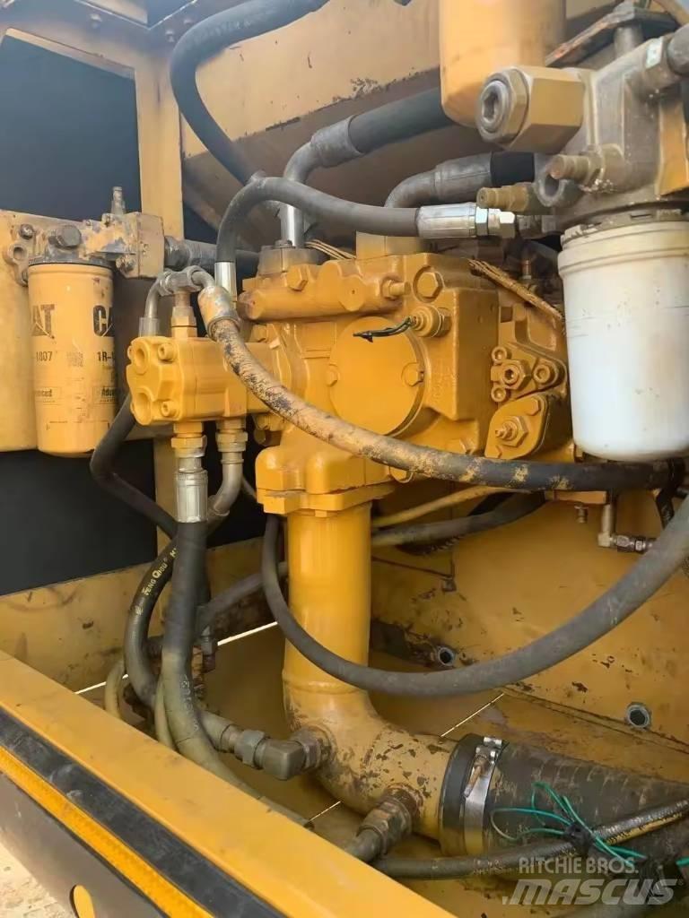 CAT 330 D 履带挖掘机