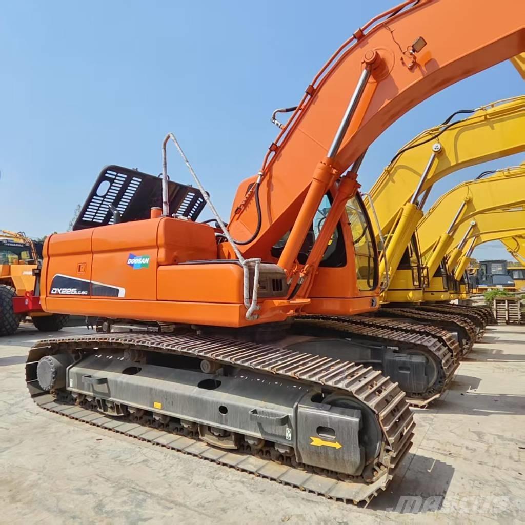 Doosan DX225LC-9C 履带挖掘机