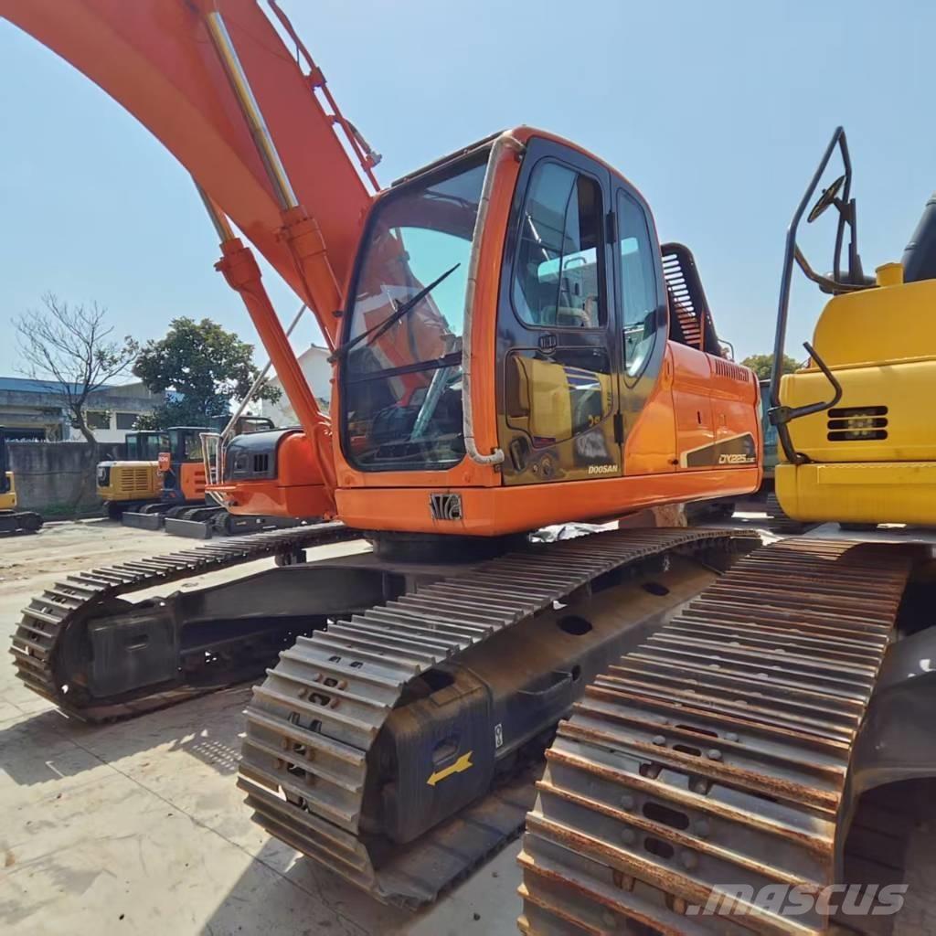 Doosan DX225LC-9C 履带挖掘机