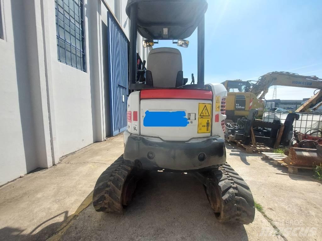 Komatsu PC27R-2 小型挖掘机