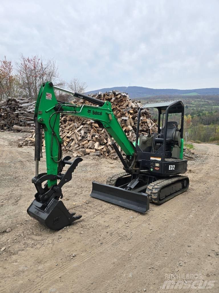 Bobcat E 32 小型挖掘机