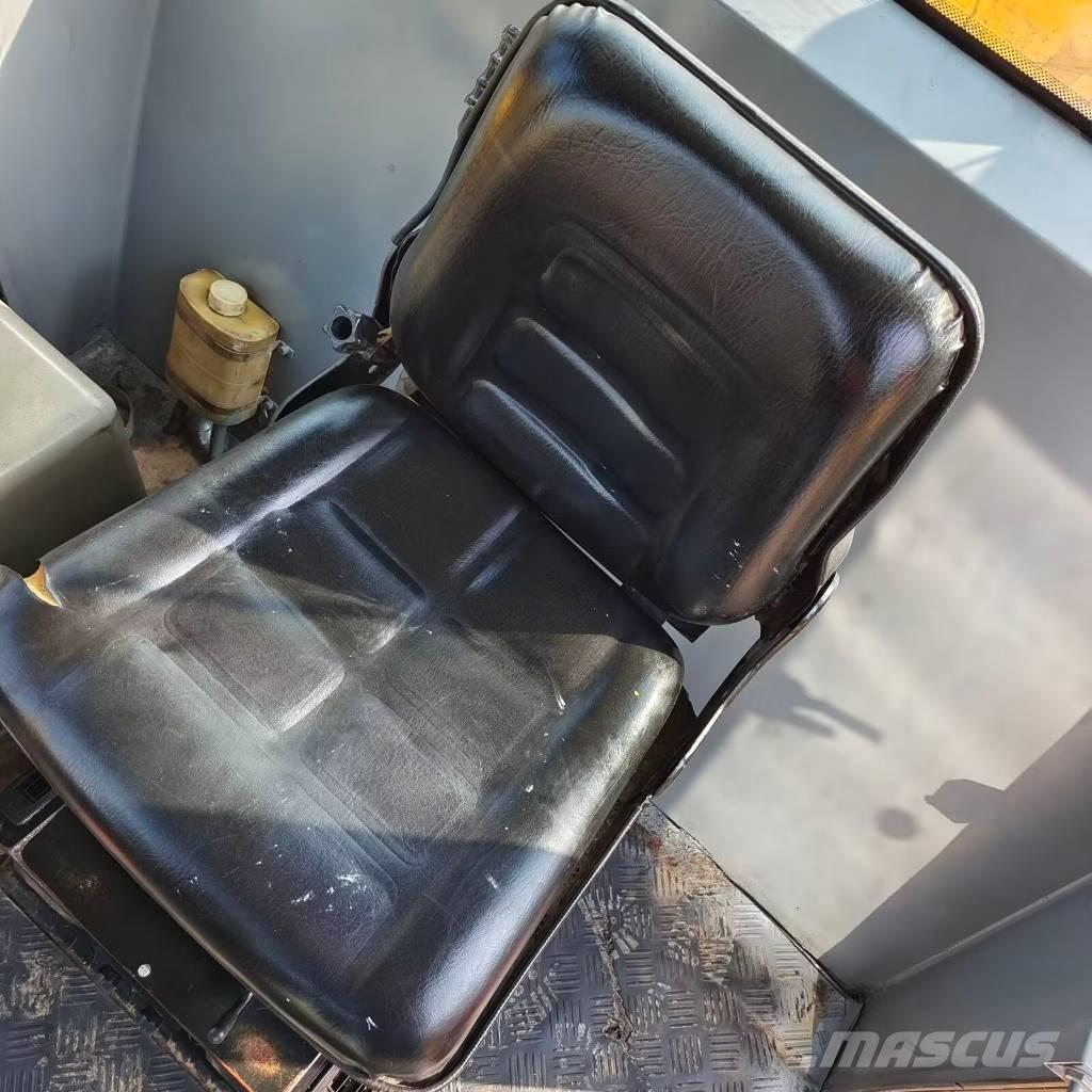 XCMG XS 223 J 单轮压路机