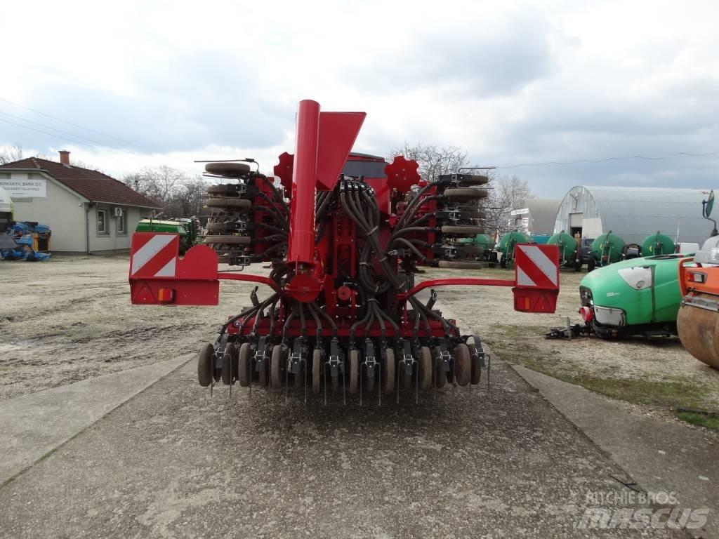Horsch Pronto 4 DC 多功能条播机