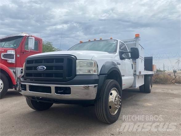Ford F550 平板栏板货车