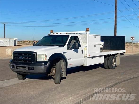 Ford F550 平板栏板货车