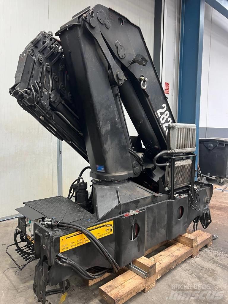 HMF 2820 K5 随车折臂吊