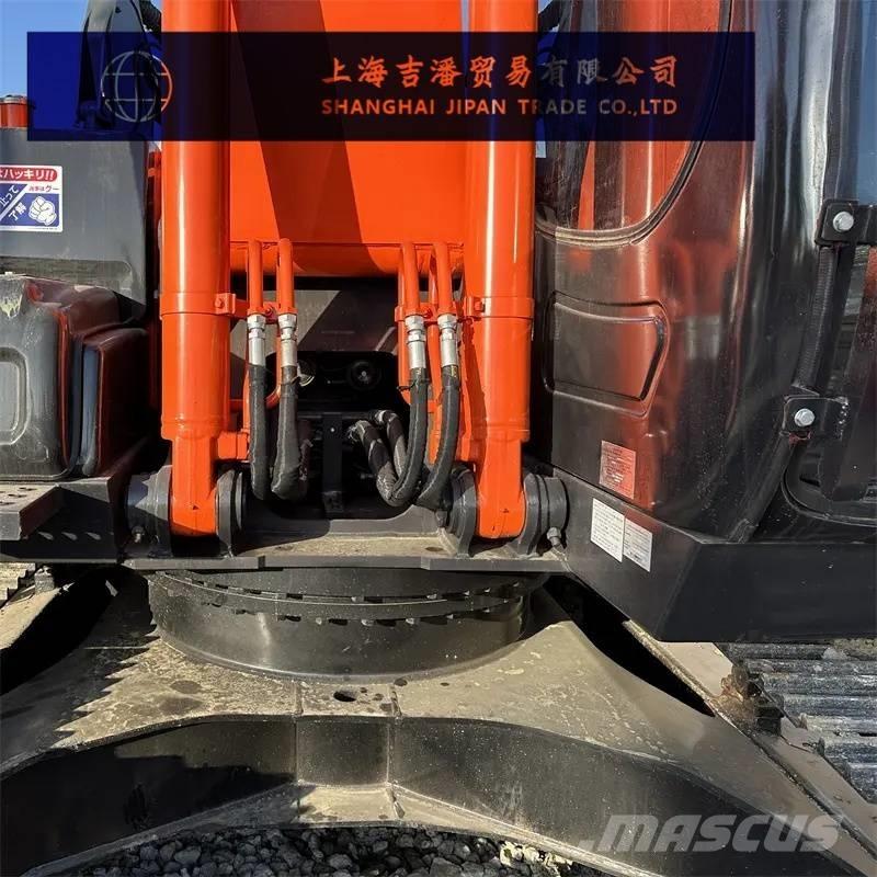Hitachi ZX 200 履带挖掘机