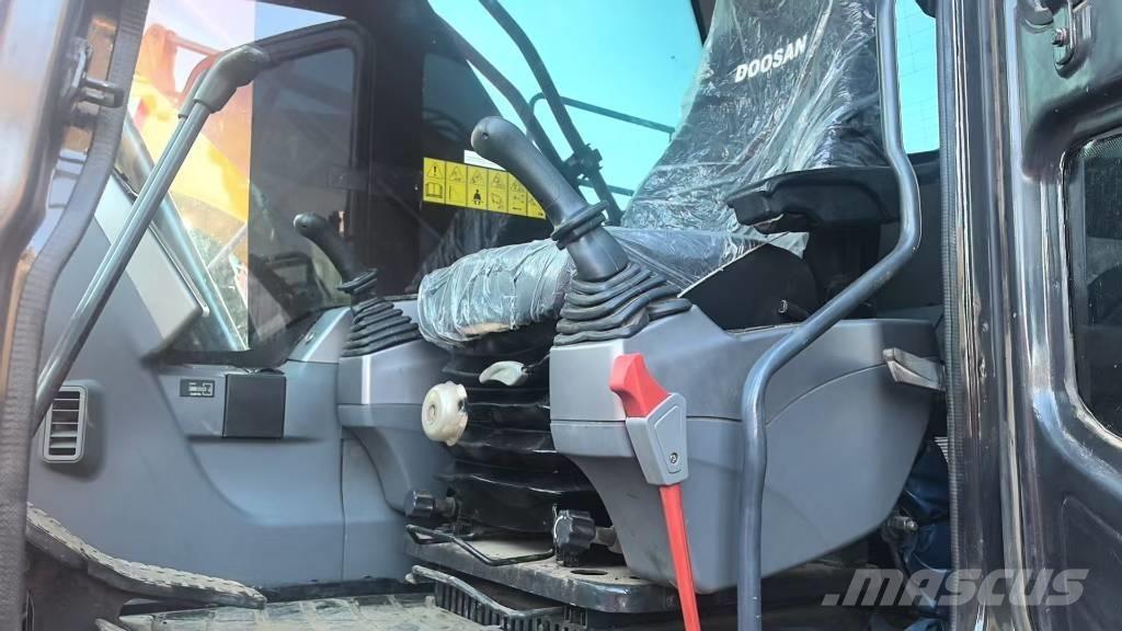 Doosan DX300 履带挖掘机