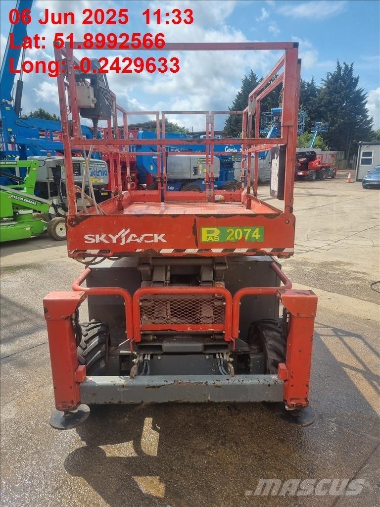 SkyJack SJ 6832 RT 剪叉式升降机