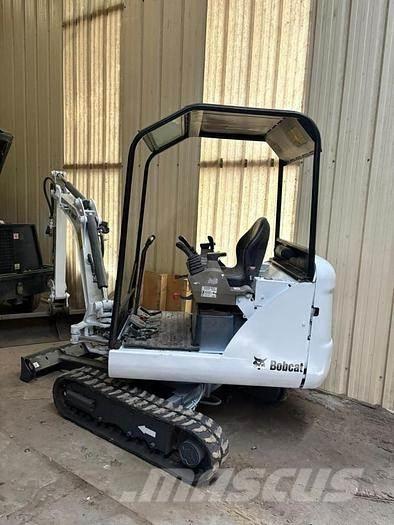 Bobcat E14 小型挖掘机
