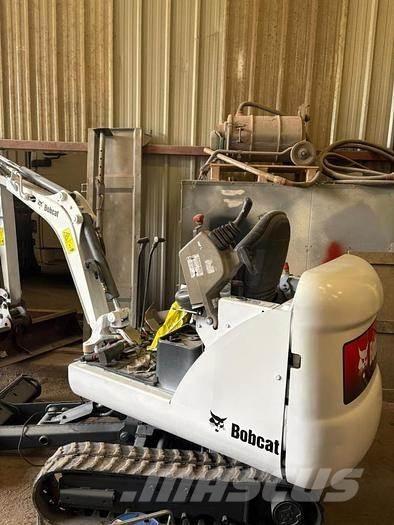 Bobcat E14 小型挖掘机