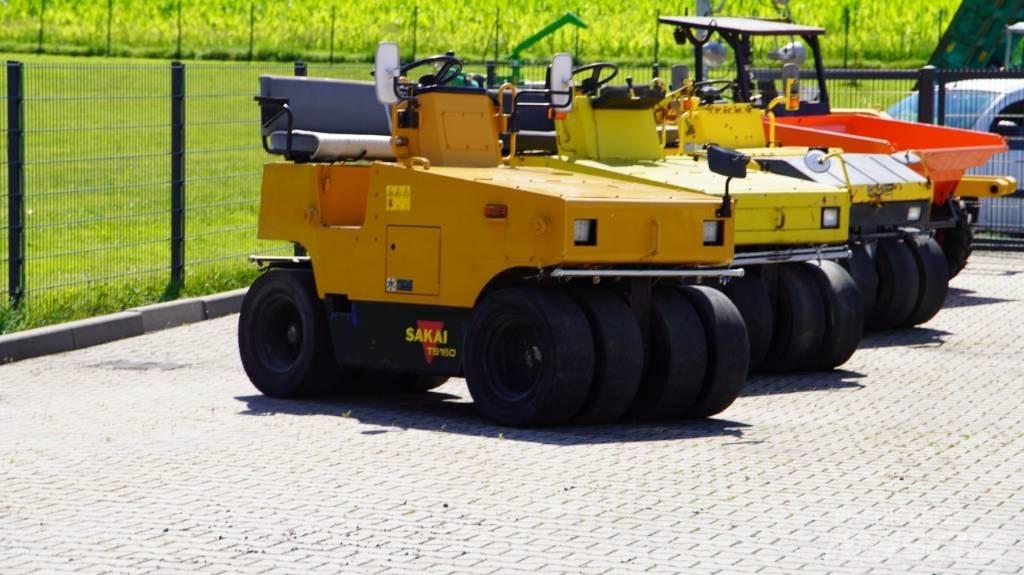 Sakai TS 160 胶轮压路机