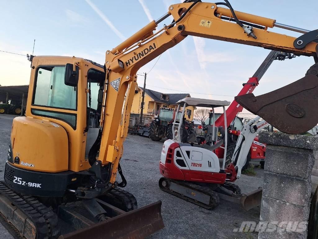Hyundai 25 Z-9 AK 小型挖掘机