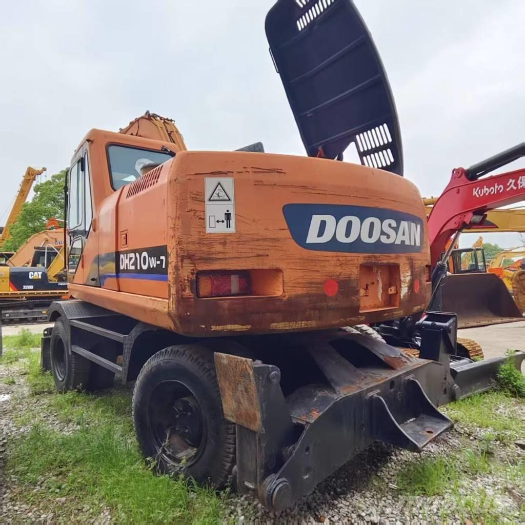 Doosan DH 210 W-7 轮式挖掘机